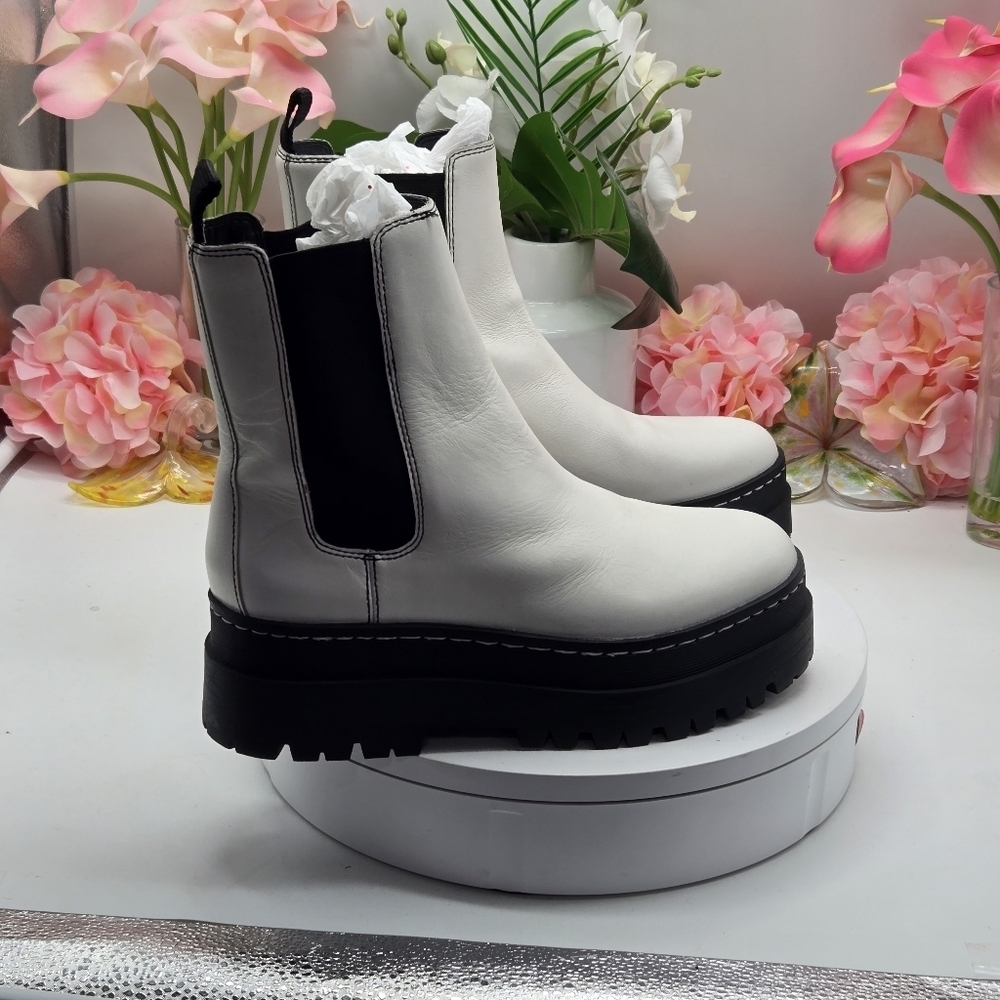 Marc fisher White Chelsea Lug Sole Pull On Bootie 8M - Picture 7 of 14